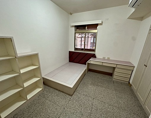 信義路/大四房大使用空間/一層兩戶/全新變頻冷暖冷氣/ - Image 4