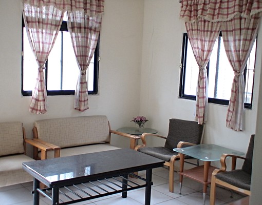 並非擁擠的出租房,環境單純清優,有前、後大陽台 - Image 1