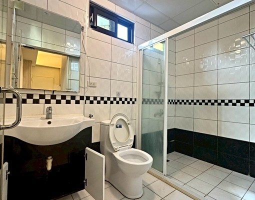 租補✨SOGO電梯改套☀️機車位✅含水網路✅環境優✨ - Image 4