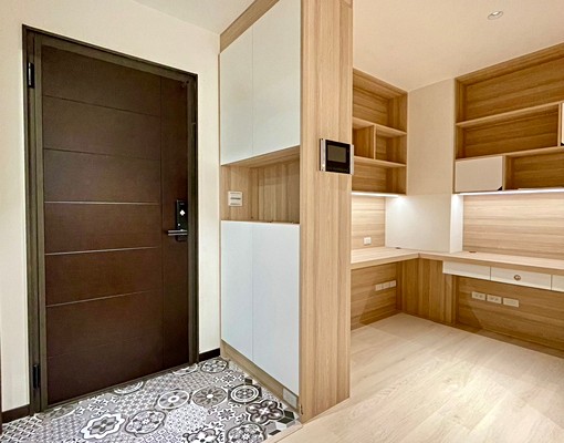 烏日高鐵微笑世界2房/平面車位+高級裝潢+家具全配(洗烘脫) - Image 3