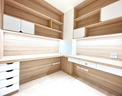 烏日高鐵微笑世界2房/平面車位+高級裝潢+家具全配(洗烘脫) - Image 11