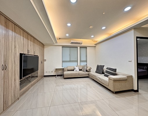 大仁滴家#稀有青埔桃園高鐵A18明日苑站前裝潢全配三房車全配 - Image 1