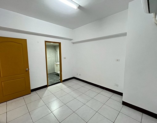 🌸社宅。松竹國小。電梯大四房平車位。可租補。免仲🌸 - Image 8