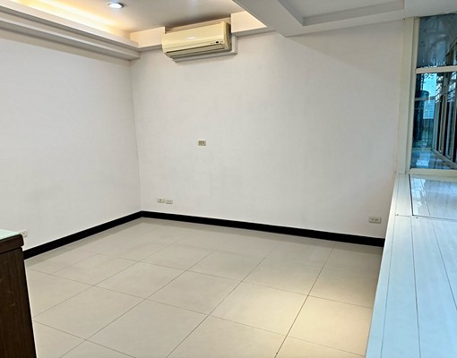 整層住家板橋縣民大道三段中檔裝潢｜全新粉刷｜屋主自租三房二廳 - Image 2