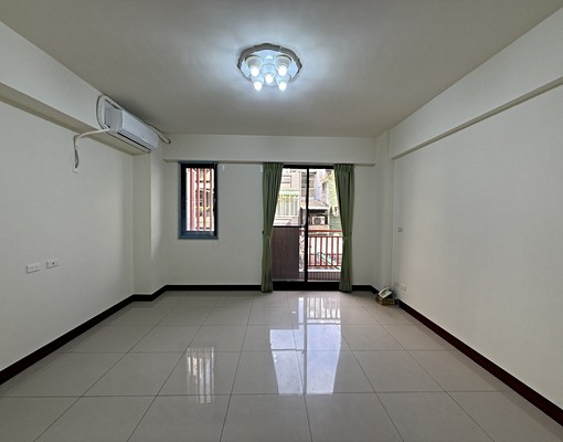 市中心5+1房車庫透天★68快速★屋齡新 - Image 3