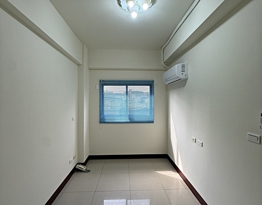 市中心5+1房車庫透天★68快速★屋齡新 - Image 7