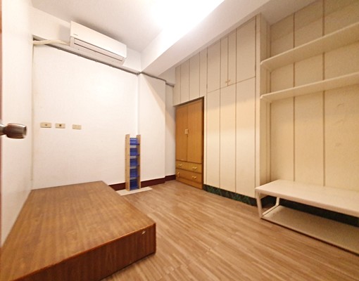 ⭐逢甲夜市⭐可雙租補⭐一層一戶⭐超大四房兩衛浴⭐ - Image 5