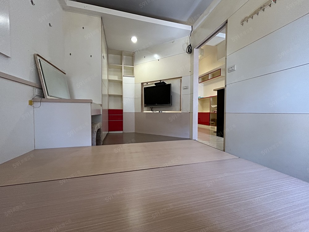 臥室(雙面電視)