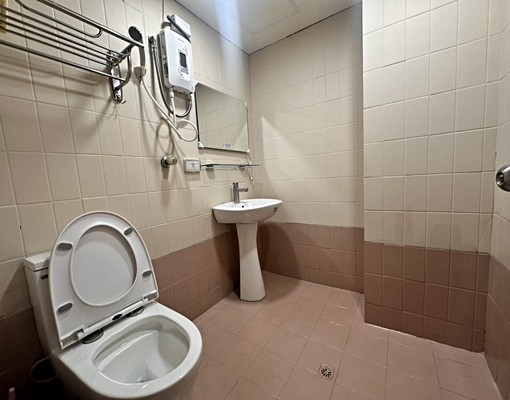 中原夜市優質大套房 - Image 7