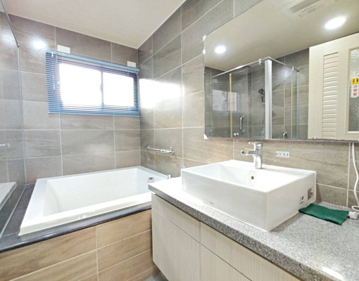 磐石中學大五房前院車庫別墅、屋新 - Image 6