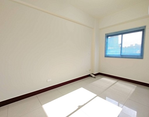 磐石中學大五房前院車庫別墅、屋新 - Image 9