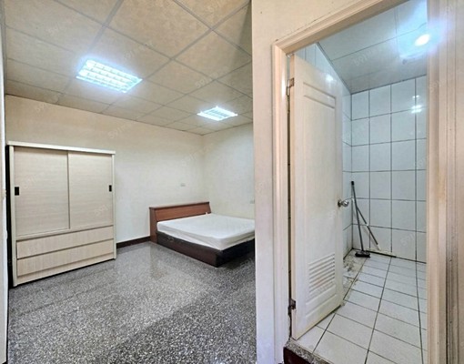 竹北家樂福縣府區優質電梯雙採光大套房 - Image 1