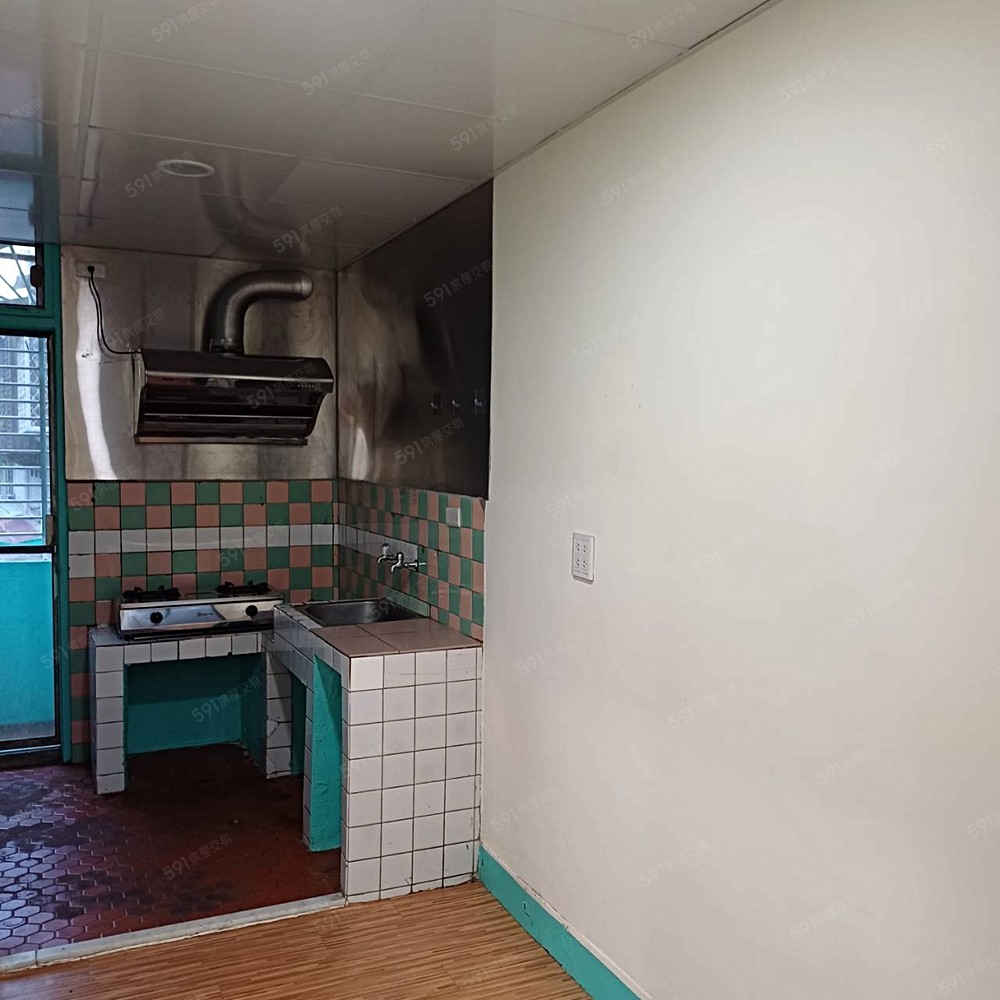 廚房外尚有可作為餐廳用餐處