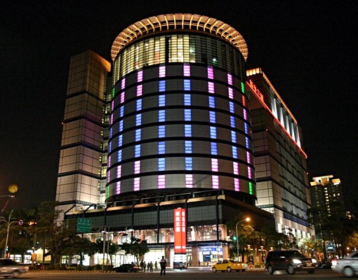 新光ll大遠百☪電梯☪精品漂亮時尚商旅☪沙發☪大衛浴☪獨洗 - Image 1