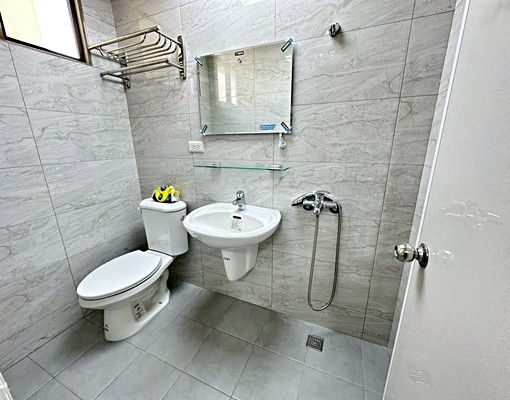 華山路全新整理大三房 - Image 9