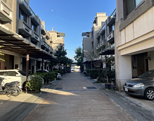 獨棟別墅,3分鐘上74號,洲際棒球場旁巷內,鬧中取靜 - Image 15