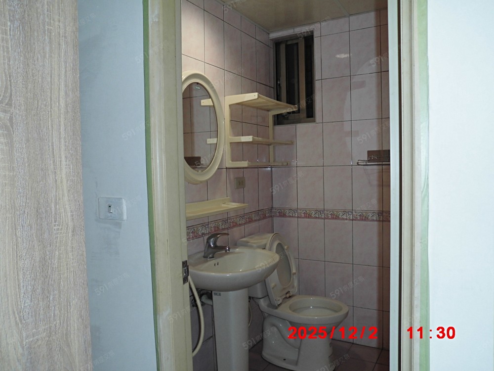 乾淨整理過的衛浴設備