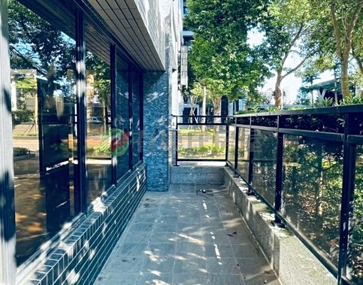 淡水輕軌家樂福全聯❤️小資最愛❤️詠萃邊間挑高玻璃帷幕店面 - Image 11