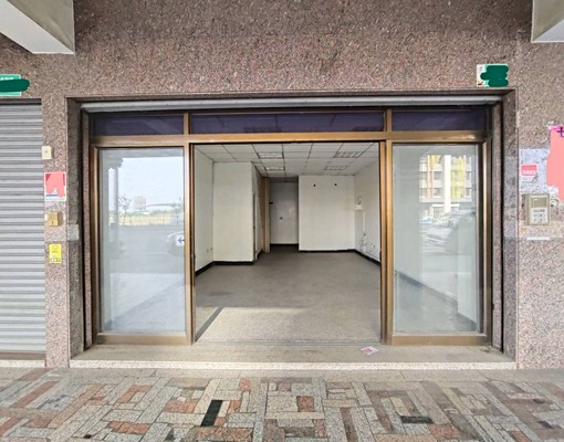 【可營登免3萬店面】永康交流道旁超值金店面 - Image 1