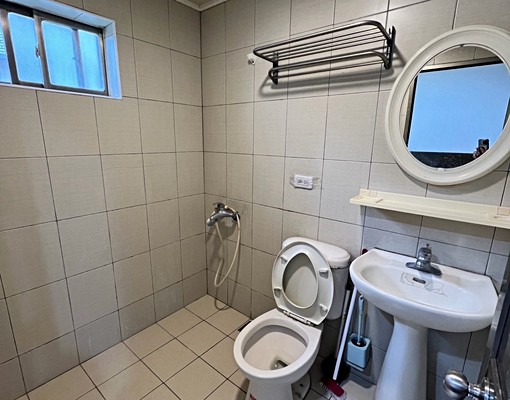 實拍竹科金山街稀有樓中樓可養貓獨立洗衣機曬衣流理台12月底空 - Image 3