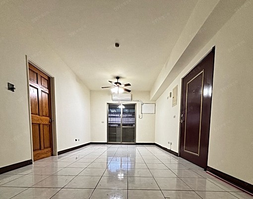 帝國三房車~可租補 - Image 1