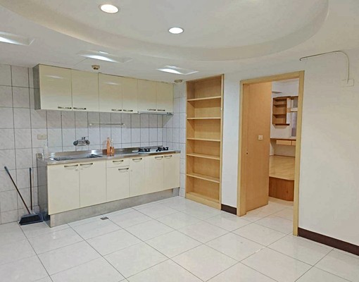 成功國小旁長安街電梯華廈溫馨3+1房(和式),有機車位 - Image 9