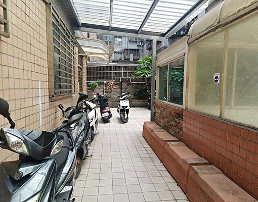 成功國小旁長安街電梯華廈溫馨3+1房(和式),有機車位 - Image 15