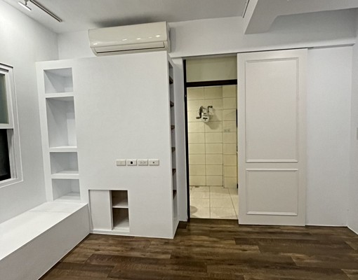 屋主自租。個人工作室首選,住辦最合宜~中醫、學士、永興商圈。 - Image 1