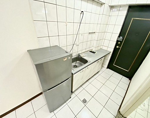 🏠中美街勤美🌟台水電x大套房廚房x陽台獨洗曬 - Image 3