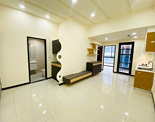 鳳鳴車站旁全新屋況【森耀】電梯兩房+車位/可租補入籍 - Image 1