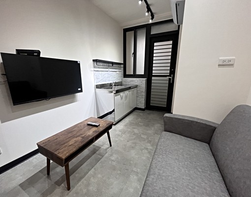 🕹️中山區✅租補報稅|正兩房百萬裝潢|有陽台獨洗 - Image 1