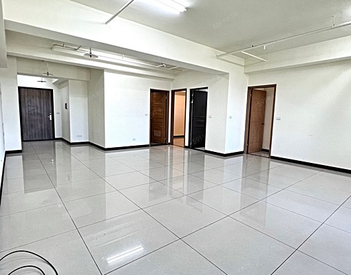 可報稅,前後陽台採光佳。景觀戶,歡迎公司承租 - Image 3