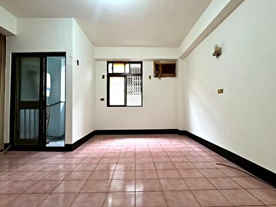 阿賜哥推薦✌️中西區星鑽特區旁三房有平面車位二樓公寓