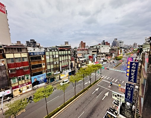 ⭐️三重三和路二段🔥全聯就在隔壁🏠2房2廳附頂樓露臺⭐️ - Image 1