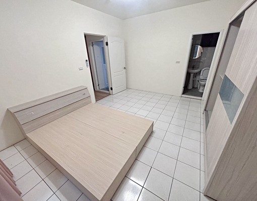 北屯⭐️電梯2+1房⭐️兩衛含車位⭐️木質地板🉑租補戶籍 - Image 6