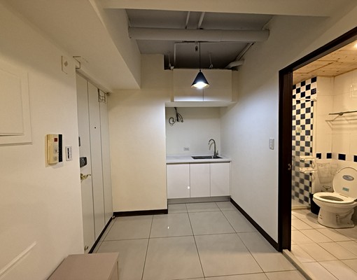 太子成大會館【東區南紡旁~優質豪華電梯套房~生活機能滿分】 - Image 2