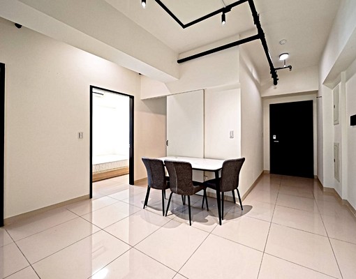 茄萣靜巷透天別墅-門口庭院停車 - Image 3