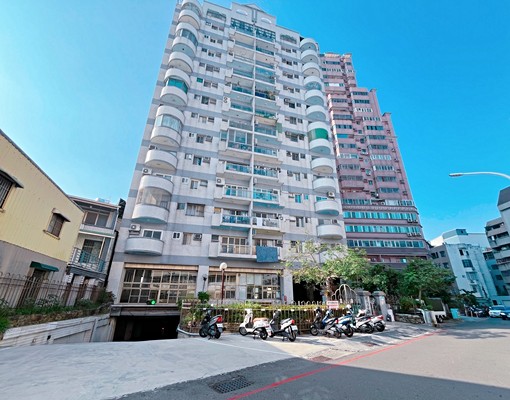 東區東門帝國高樓層景觀大四房(附傢俱電含管) - Image 15