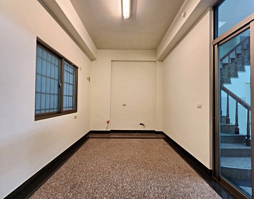 我是承辦🍎鄭仔寮臨路1樓黃金店面🍎 - Image 4