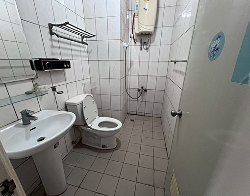 光華商圈陽台套房★獨立洗衣機★室內機車位 - Image 4