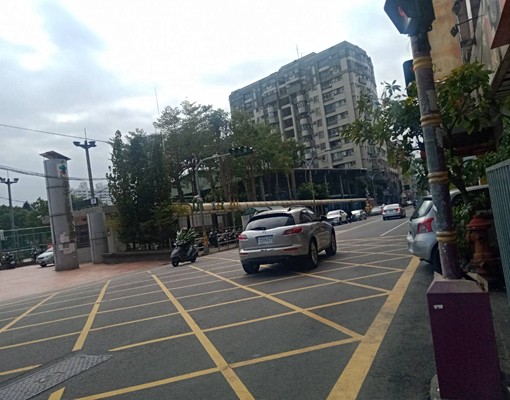 潭子蛋黃區勝利路電梯華廈方正兩房 - Image 2