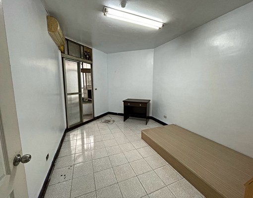 果貿國宅社區.部分家具電溫馨2房2廳1衛3陽台.可租補 - Image 1