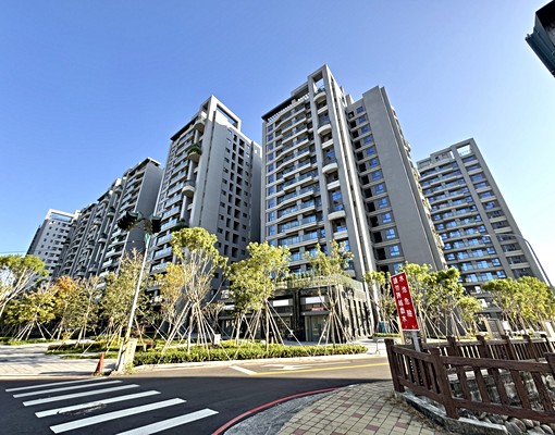 可租補┃全新電梯社區三房平車┃裝潢傢俱家電齊全┃台水電 - Image 14