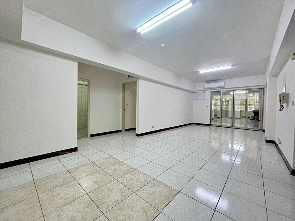 亞東醫院/府中站,超大明亮採光空間,可租機械車位可入籍 - Image 1