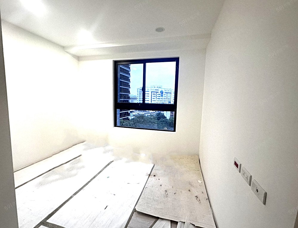 現場有施工雜物,模糊處為批圖處理