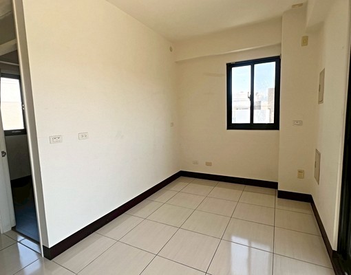 向上新光田✨絕美大四房透天別墅✨可租補戶籍✨可停雙車 - Image 14