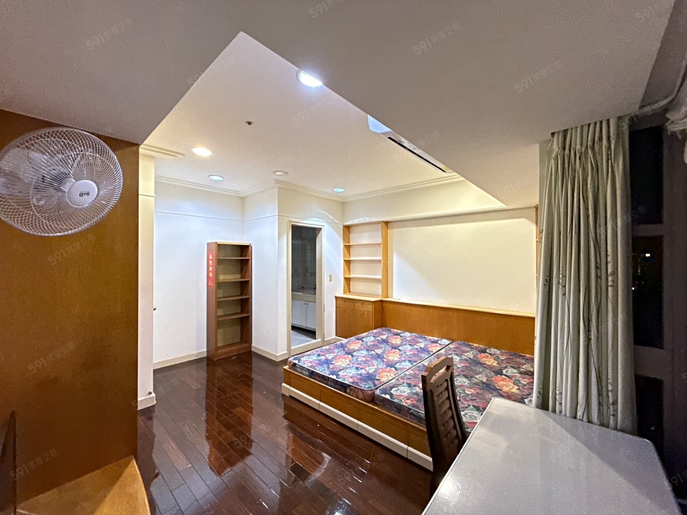 套房7500管理費800合計8300