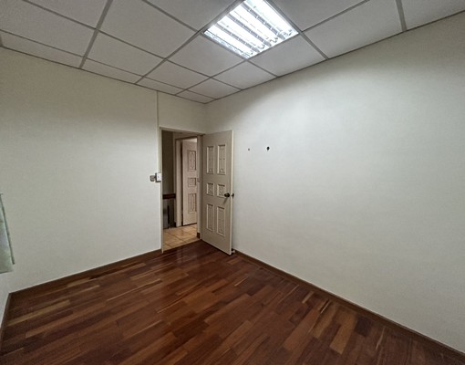 屋主自租~仲介勿擾~南區整棟出租|1~4樓+地下室車位|7房 - Image 12