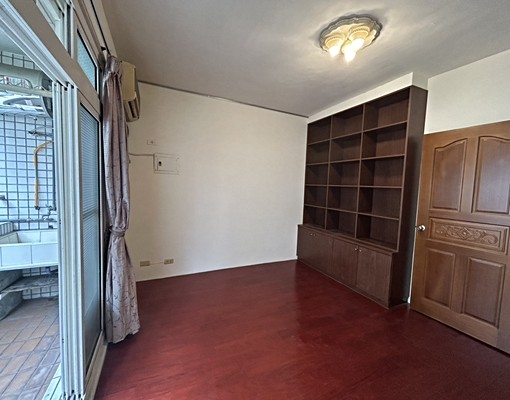 屋主自租~仲介勿擾~南區整棟出租|1~4樓+地下室車位|7房 - Image 9