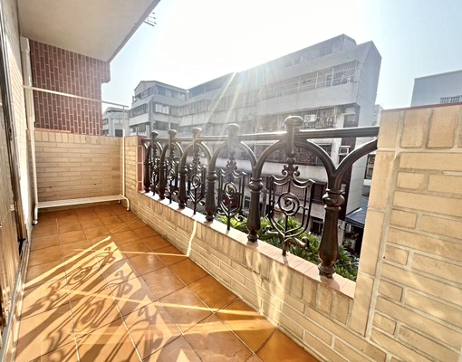 可租補戶籍報稅😍超大間套房大衣櫃大陽台大衛浴可貓審計新村 - Image 10